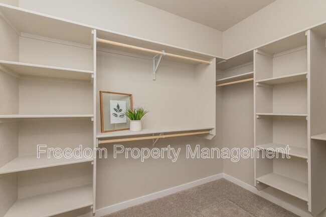 Building Photo - 2125 Oxon St