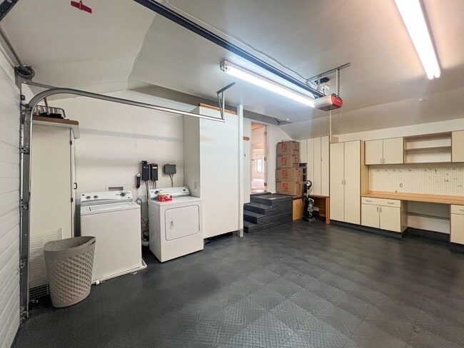 Building Photo - 2bd/1ba Seattle House