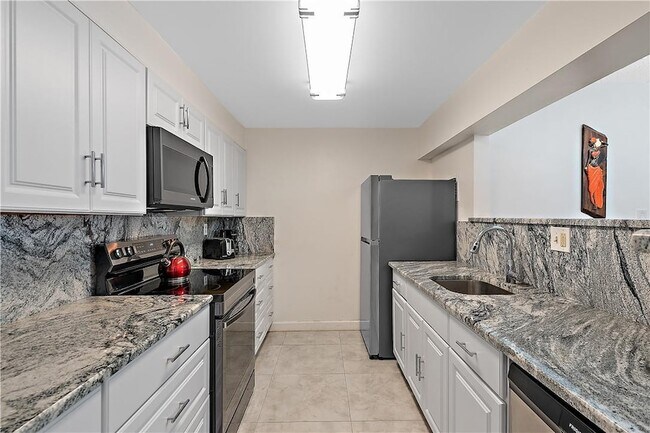 Building Photo - 95 N Birch Rd