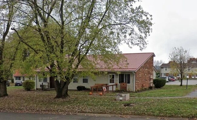 Building Photo - 1890 Vista Cir