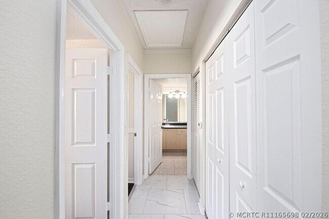 Building Photo - 2400 Centergate Dr