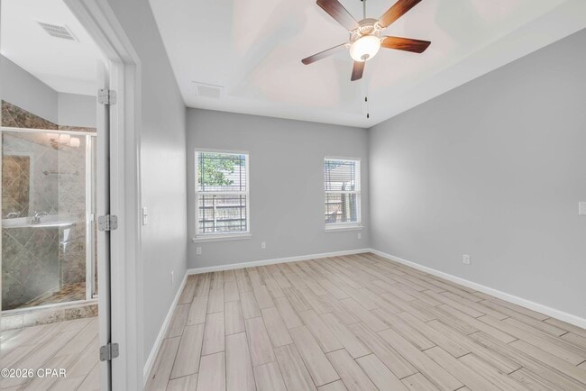 Building Photo - 125 Fernwood St