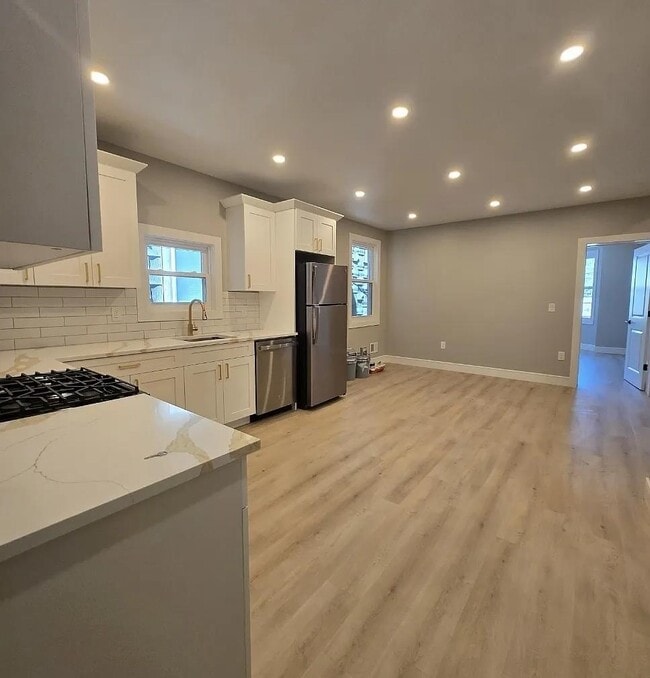 Building Photo - 207 Virginia Ave