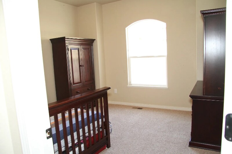 Building Photo - 2424 Sierra Oak Dr