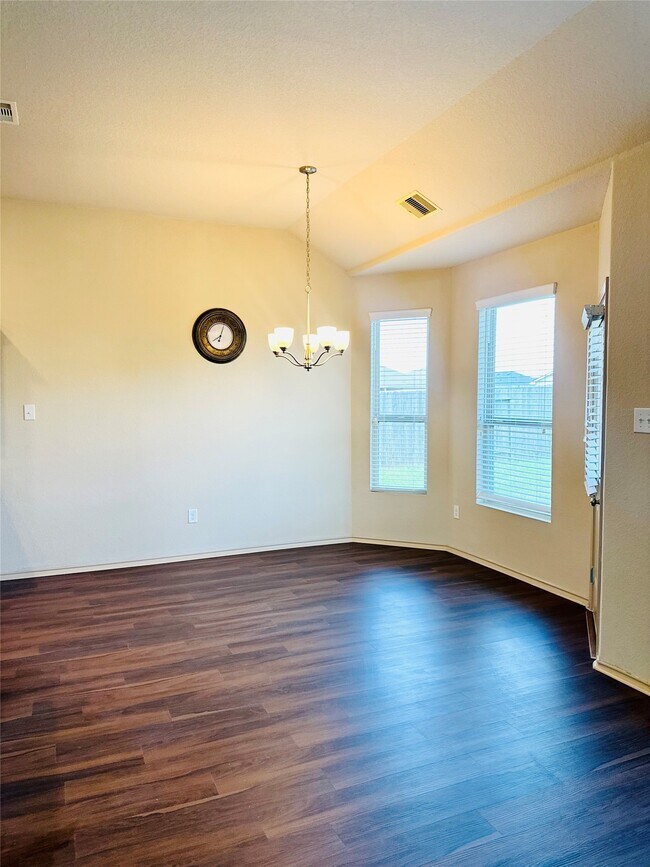 Building Photo - 5202 Lilac Hollow Ln