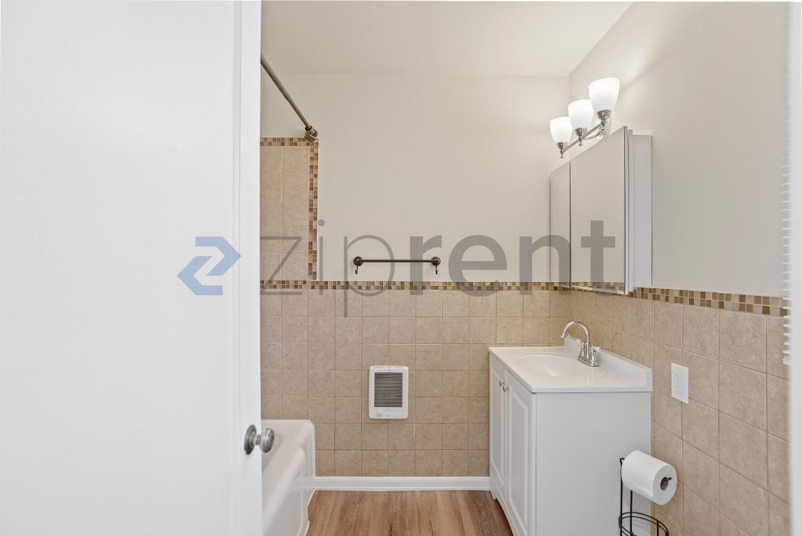 Building Photo - 2033 High St