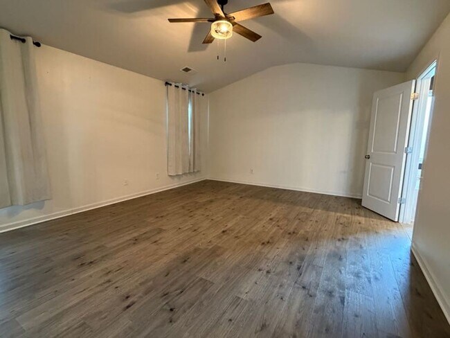 Building Photo - 1097 Sapphire Dr