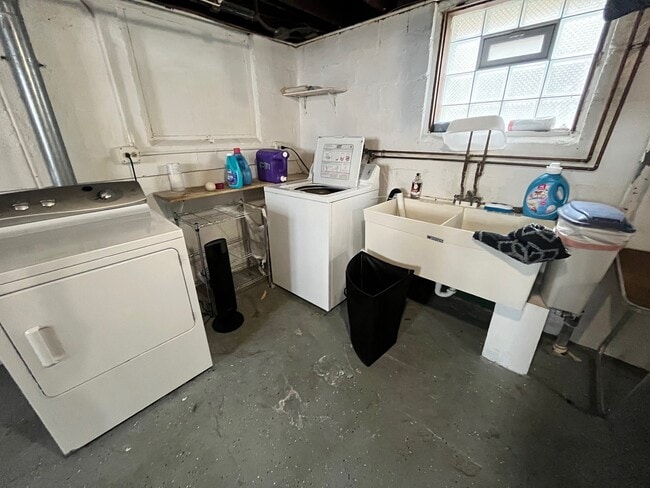 Building Photo - 3707 N Nora Ave