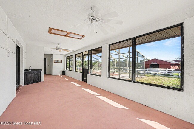 Building Photo - 655 N Burnett Rd