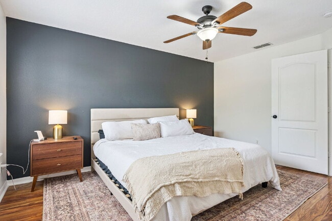 Building Photo - 13252 Silver Strand Falls Dr