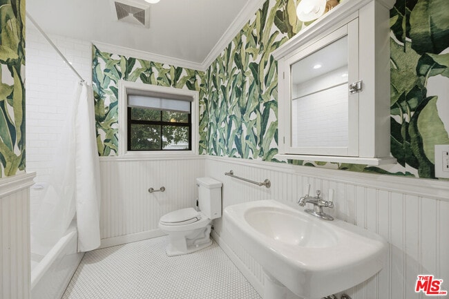 Building Photo - 4316 N Clybourn Ave