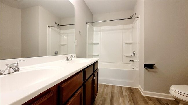 Building Photo - 2566 Piering Dr