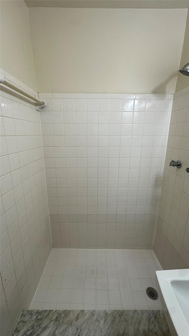 Building Photo - 505 NE 4th Ave