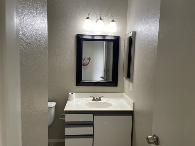 Building Photo - Rita Ranch Charmer 3Bdm 2Ba home, availabl...