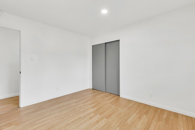 Building Photo - 1020 Seamas Ave