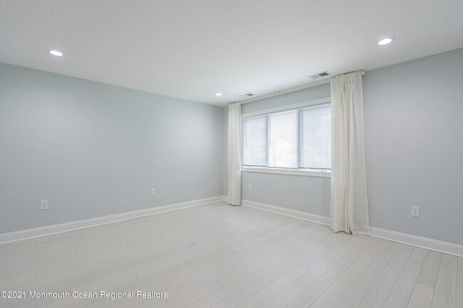 Building Photo - 16 Cypress Ave