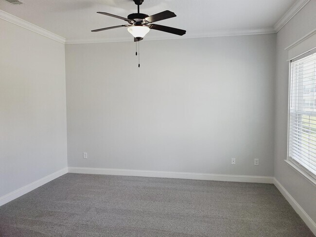 Building Photo - 65 Thorp Circle