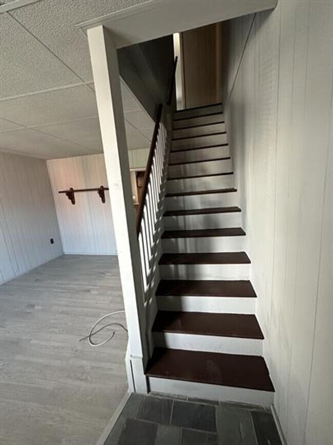 Building Photo - AVAILABLE FOR SHOWING NOW!!! 2BR/1BA  W/ Laundry Hook-Up!