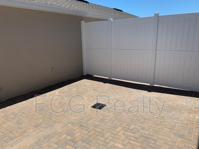 Building Photo - 6013 Blue Lily Wy