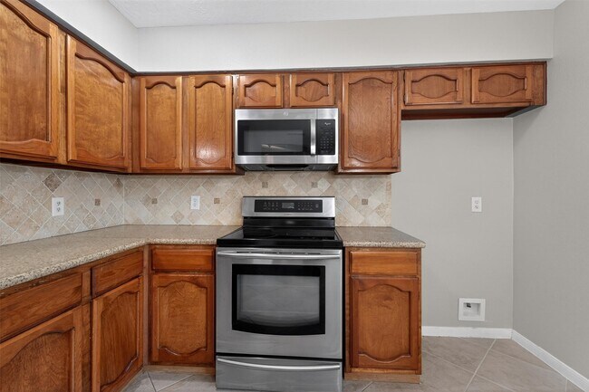 Building Photo - 9723 Halkirk St