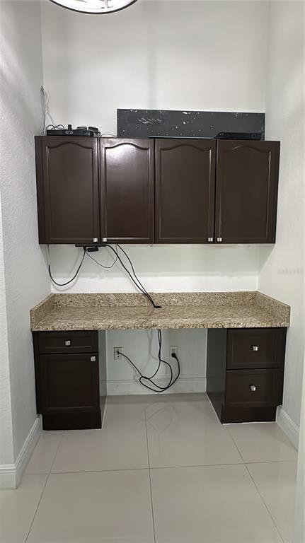 Building Photo - 2823 Maguire Dr