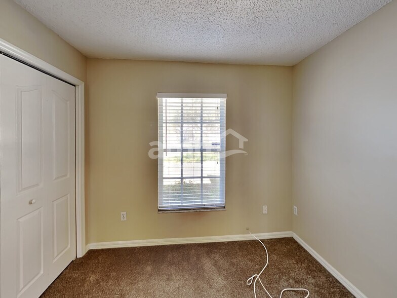 Building Photo - 5611 Brookdale Way