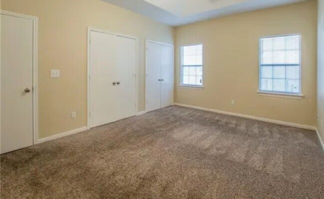 Building Photo - AVAILABLE NOW! (SECTION 8 ACCEPTED)