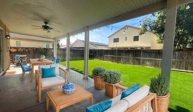 Building Photo - 15379 Avenida Fiesta