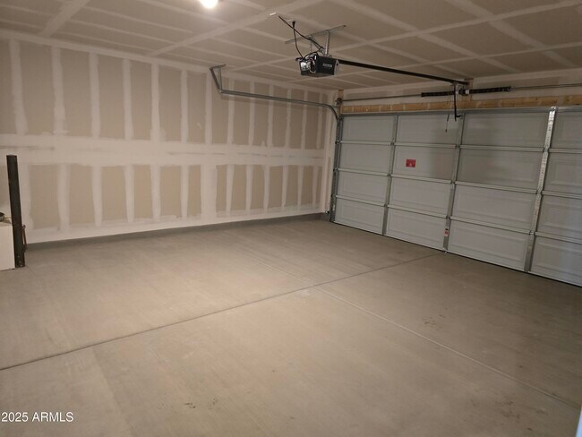 Building Photo - 729 Dylan Ct