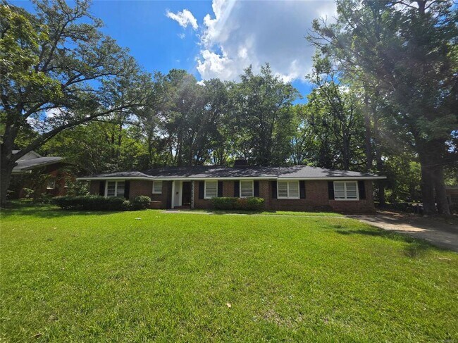 Building Photo - 2663 Ashlawn Dr