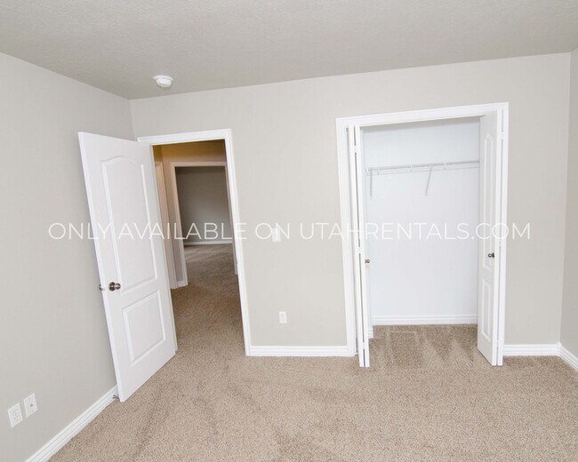 Building Photo - 1054 W 70 N