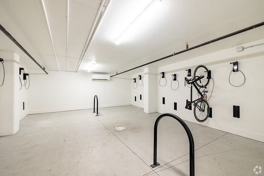 Building Photo - 1010 Springdale Rd