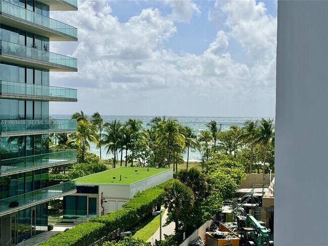 Building Photo - 10185 Collins Ave