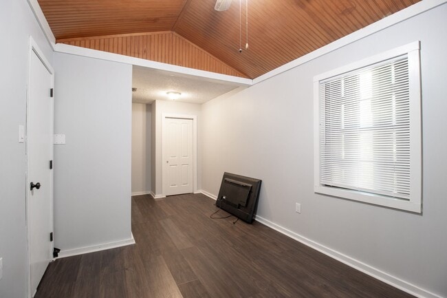 Building Photo - 473 Jim Money Rd