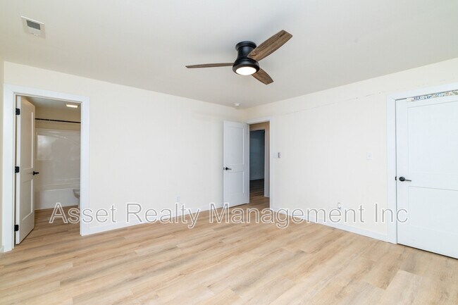 Building Photo - 205 Kingwood Rd