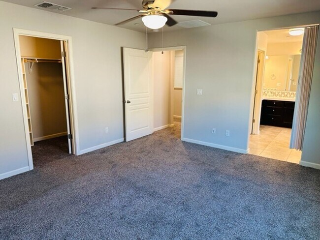 Building Photo - $2,295 Fowler & Belmont, 3 Bed - E. Peruna Way, Fresno - Gated Community & Pool