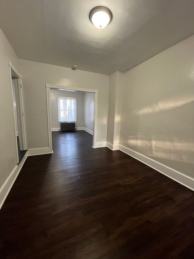 Building Photo - Charming three-bedroom row house available for rent in the desirable Nazareth