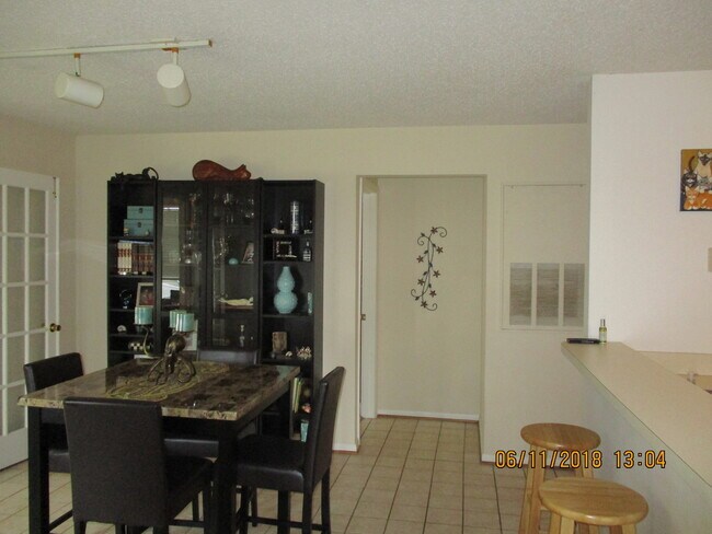 Building Photo - 5000 Thatcher Way
