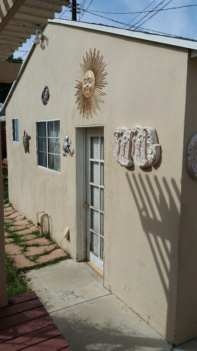 Building Photo - 5725 Burnet Ave