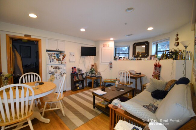 Apt 1 - 1803 Beacon St