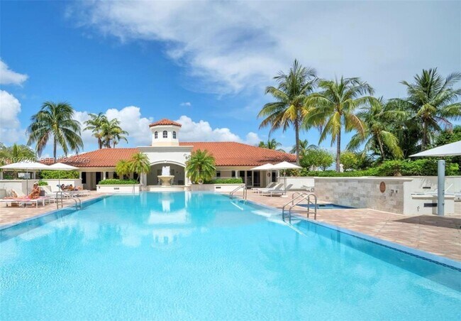 Building Photo - 20000 E Country Club Dr