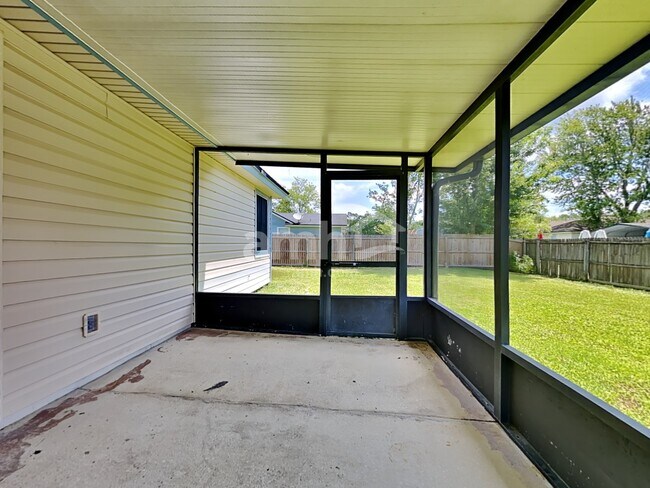 Building Photo - 2483 Ambrosia Dr