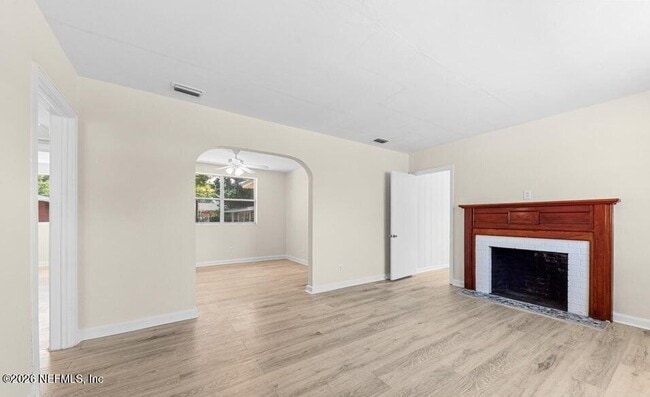 Building Photo - 7115 Lucky Dr E