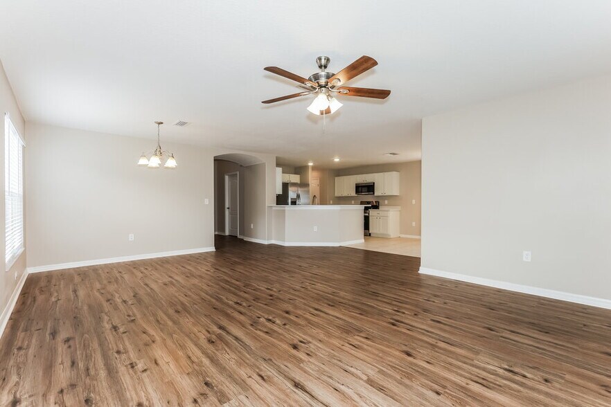 Building Photo - 10721 Shady Preserve Dr