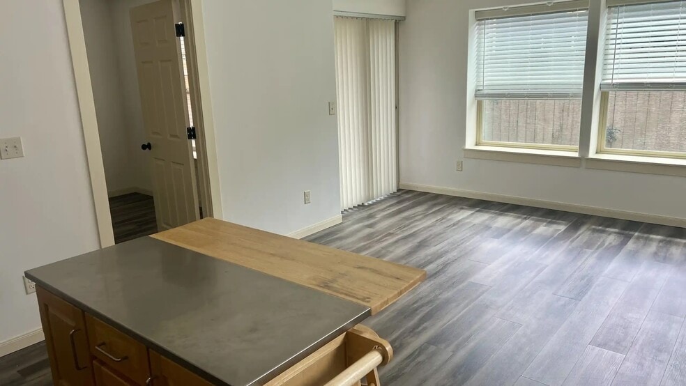 Building Photo - 3703 NW 122nd St