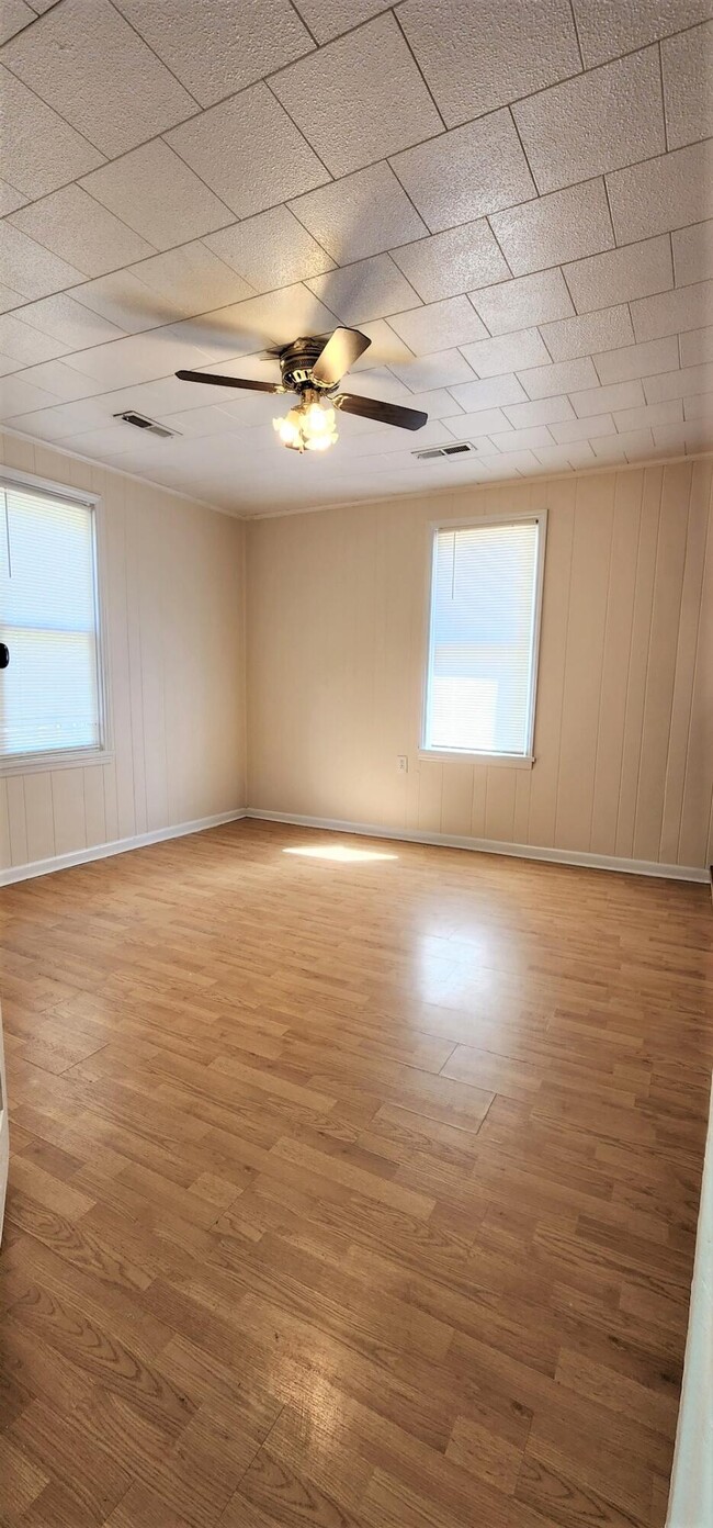 Building Photo - 413 N Magnolia St