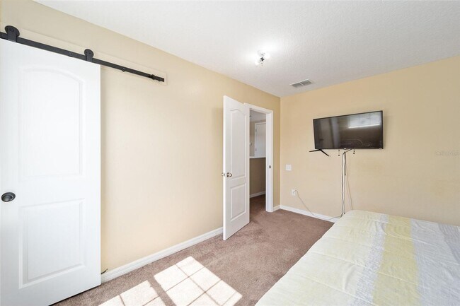 Building Photo - Private Oasis in the Heart of Alachua
