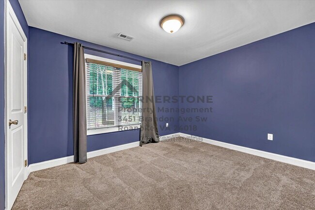 Building Photo - 2737 Russlen Dr