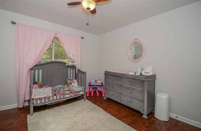 Building Photo - 226 W New Meadows Dr