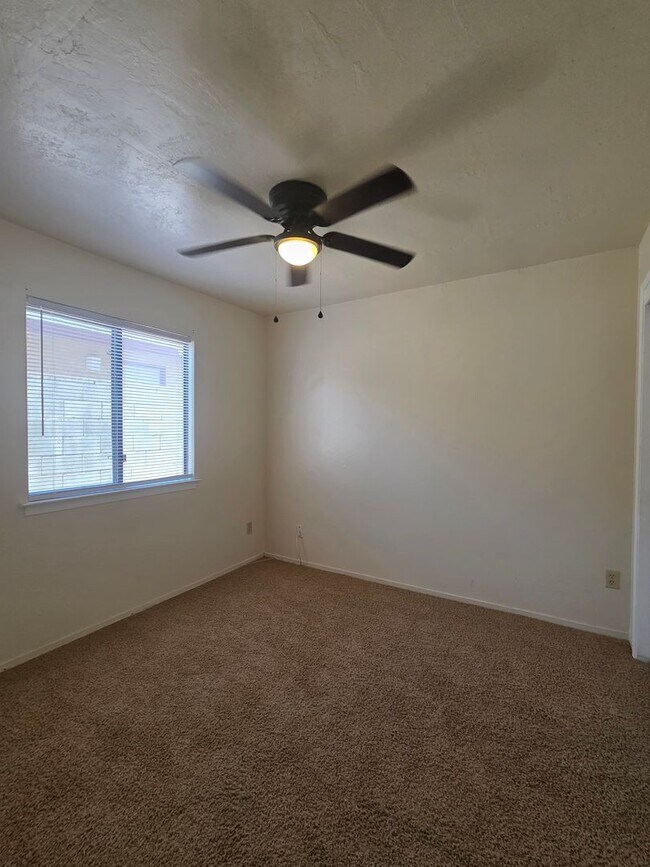 Building Photo - 1012 Orangewood St